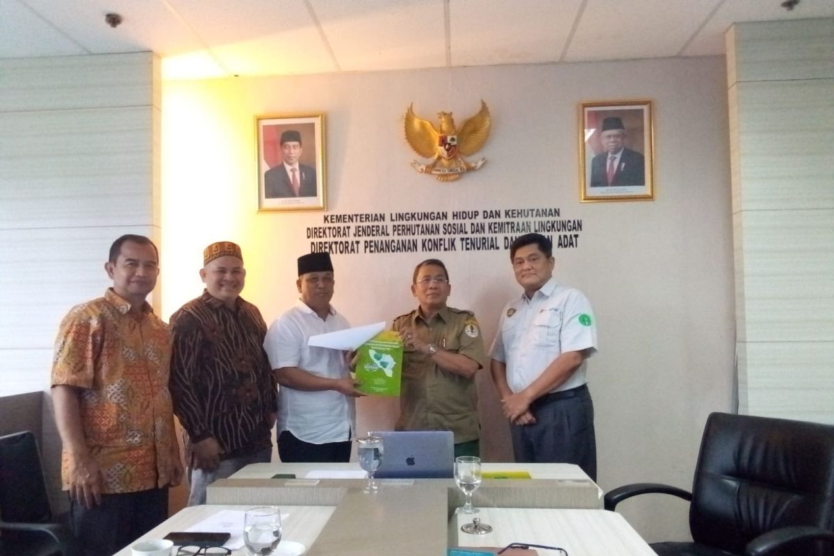 Tim peneliti PRHIA serahkan hasil kajian hutan adat Aceh ke KLHK