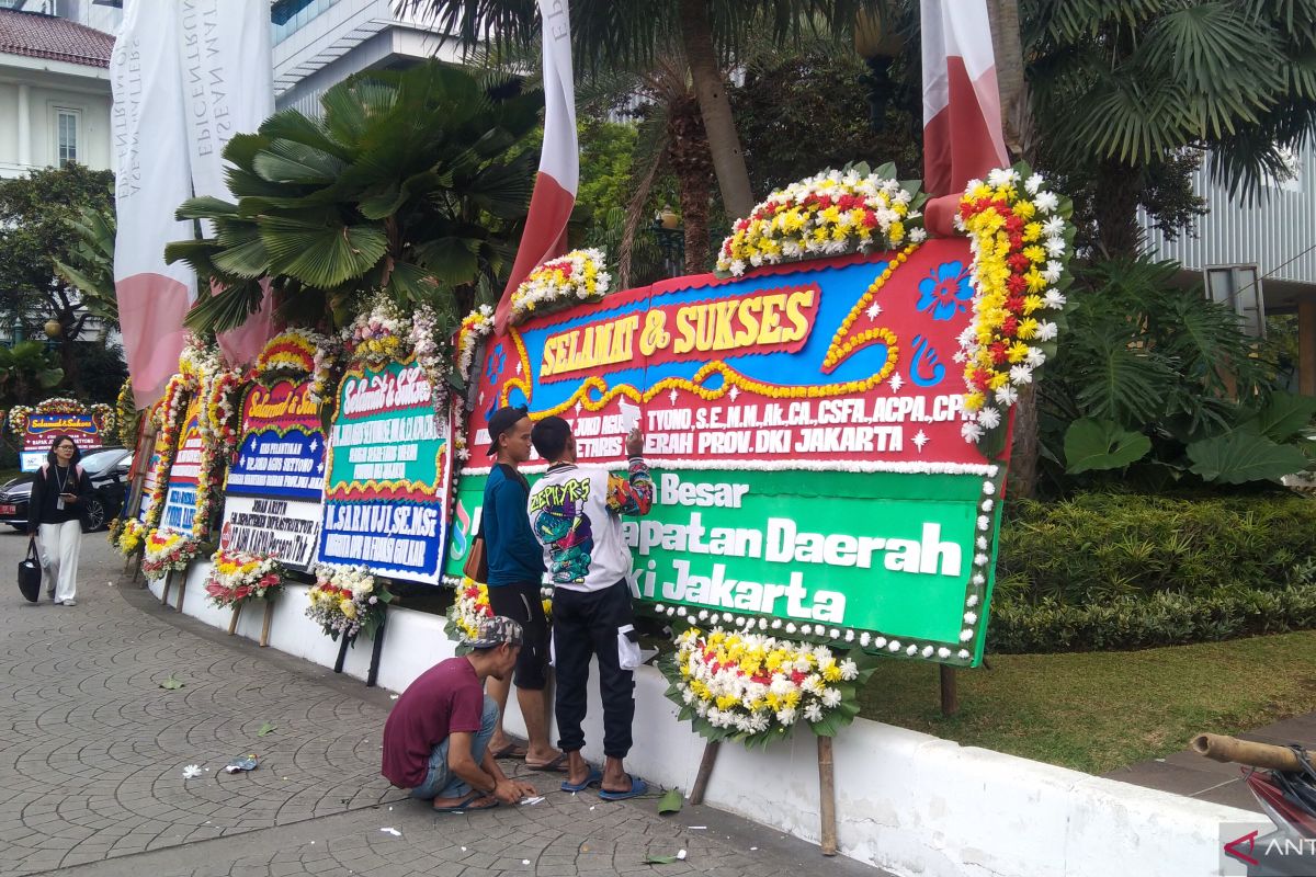 Karangan bunga hiasi Balai Kota Jakarta sambut Sekda DKI baru