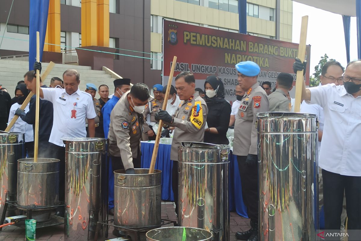 Polda Riau musnahkan 276 kg sabu asal Malaysia