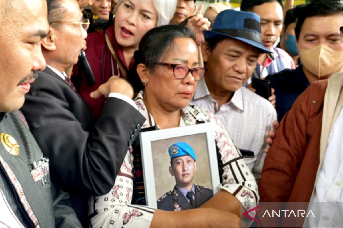 Ibunda Brigadir J minta publik dukung Richard Eliezer usai divonis 1 tahun