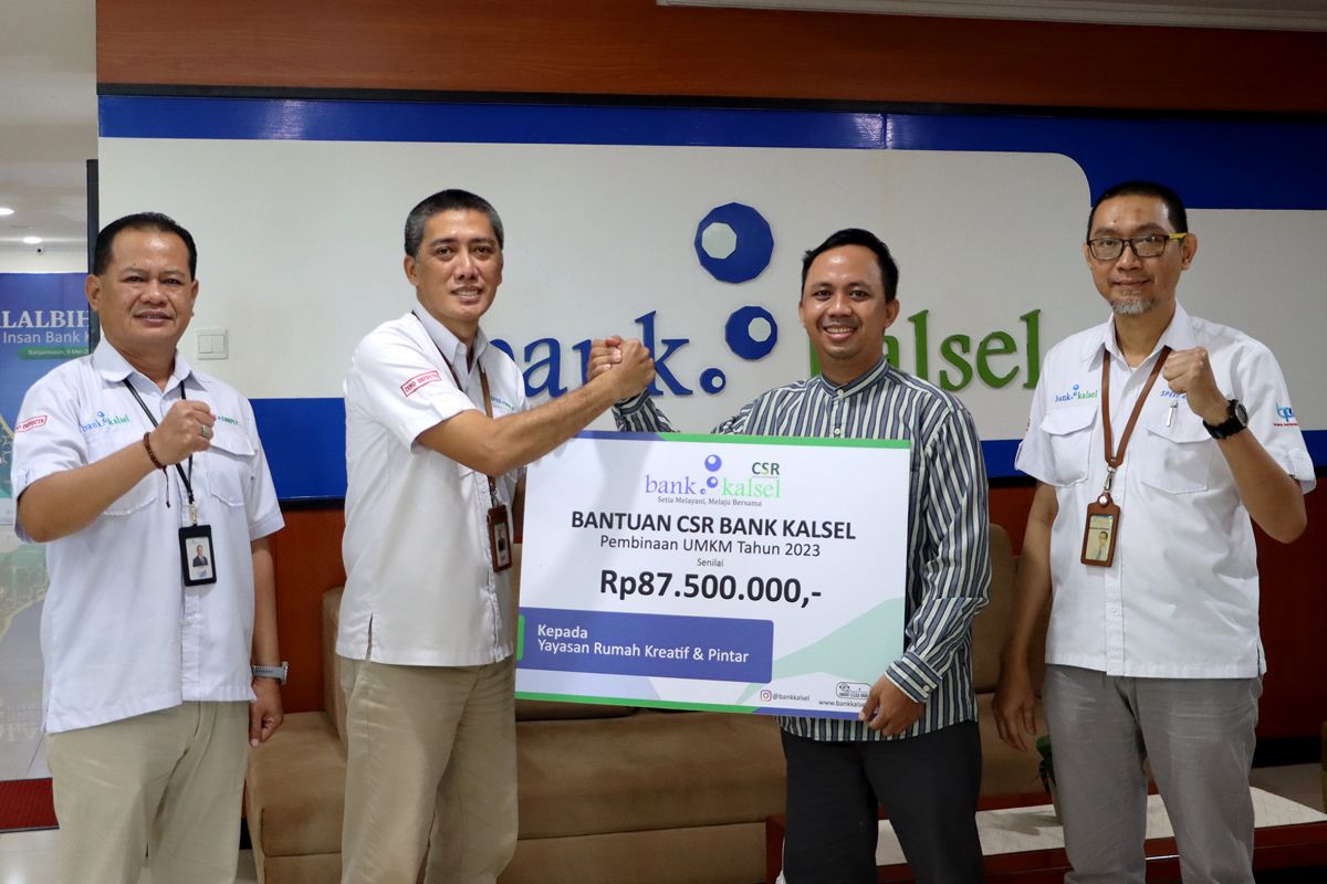 Bank Kalsel bantu Yayasan Rumah Kreatif dan Pintar Banjarmasin