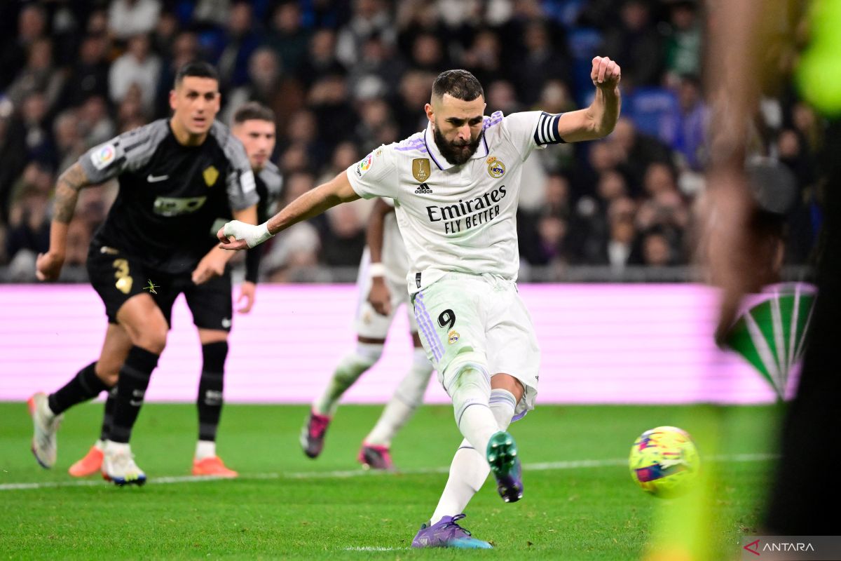 Real Madrid pangkas jarak dengan Barcelona usai hajar Elche 4-0