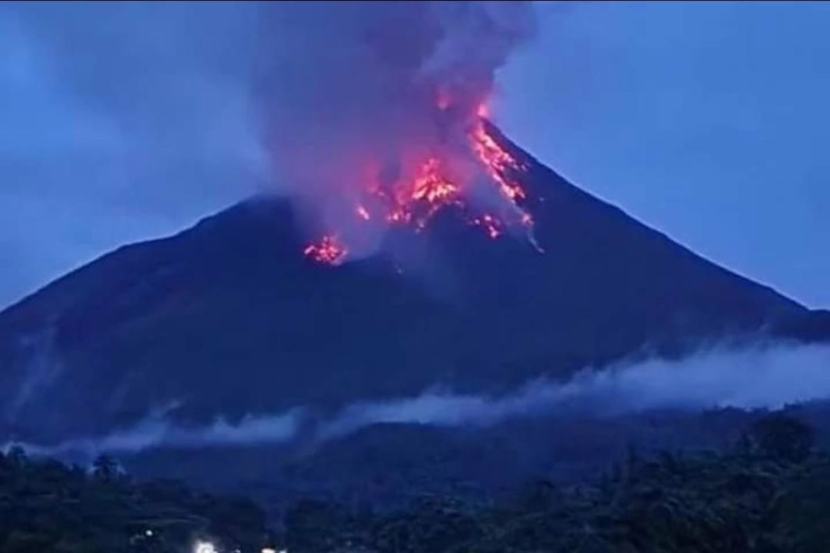 PGA Karangetang sebut luncuran lava pijar masih terlihat