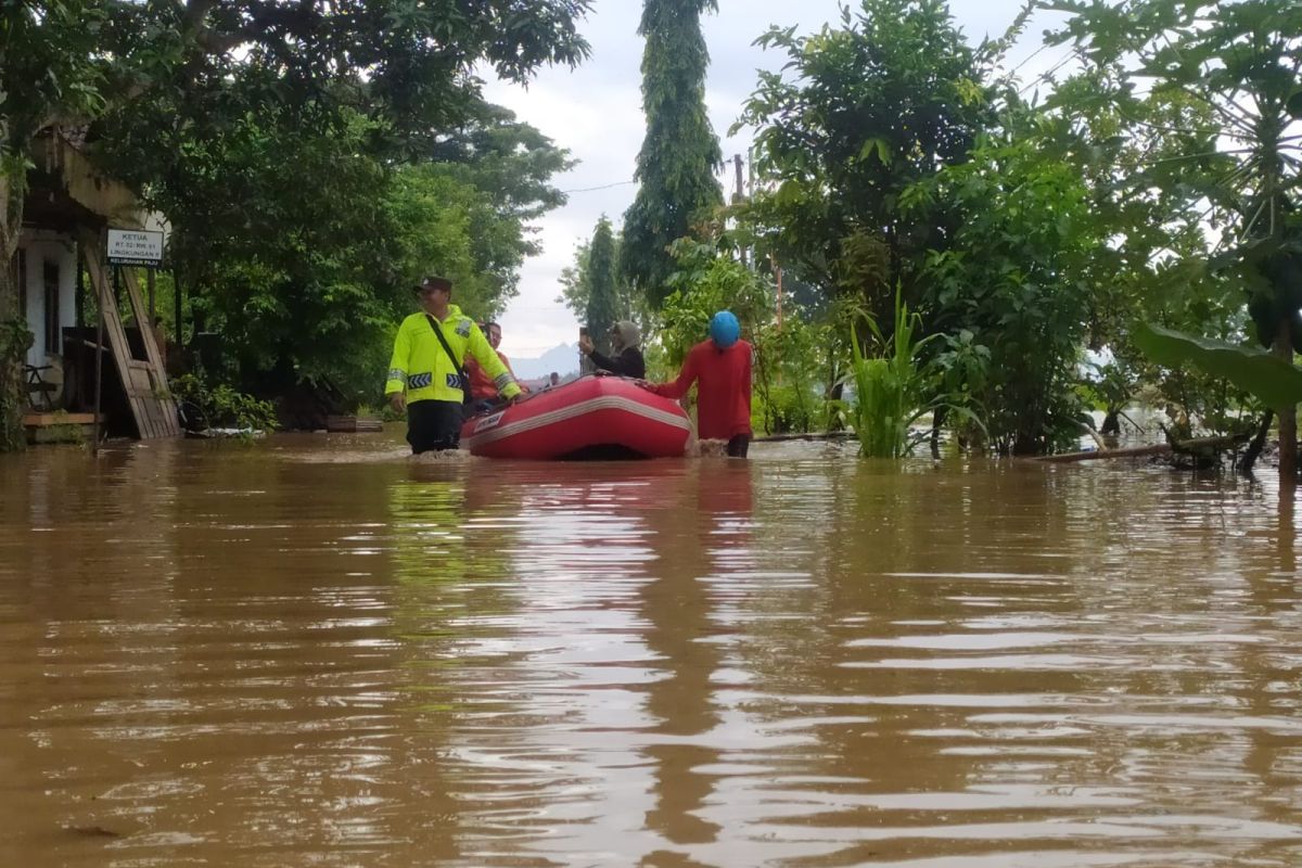 Debit air naik, banjir bandang rendam sejumlah wilayah di Ponorogo