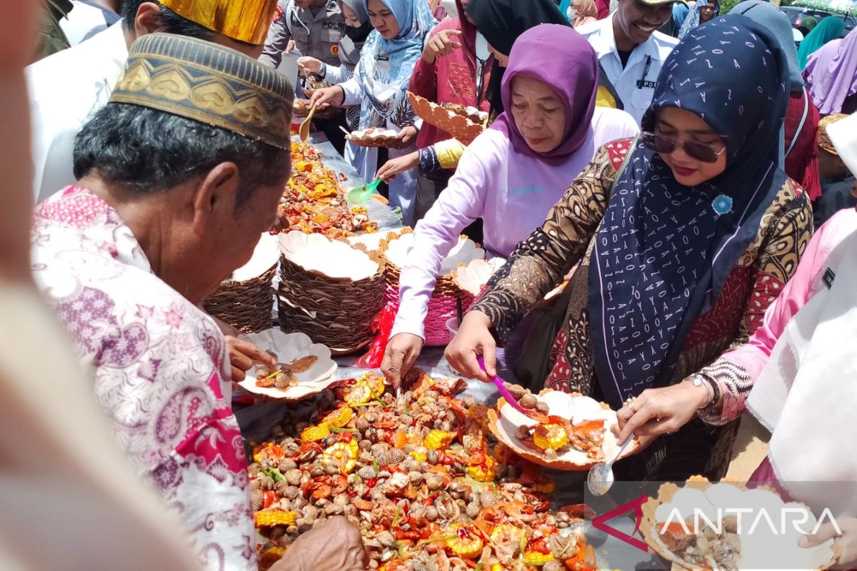 200 kilogram boga bahari disajikan bagi 400 pengunjung  Festival Seafood
