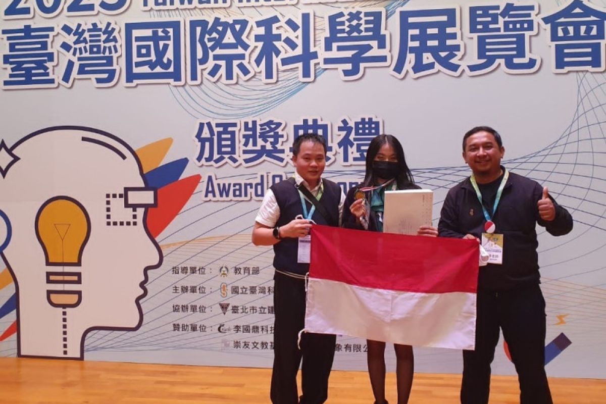 Teliti kelor, siswi SMAN 5 Surabaya juara 1 kompetisi sains di Taiwan