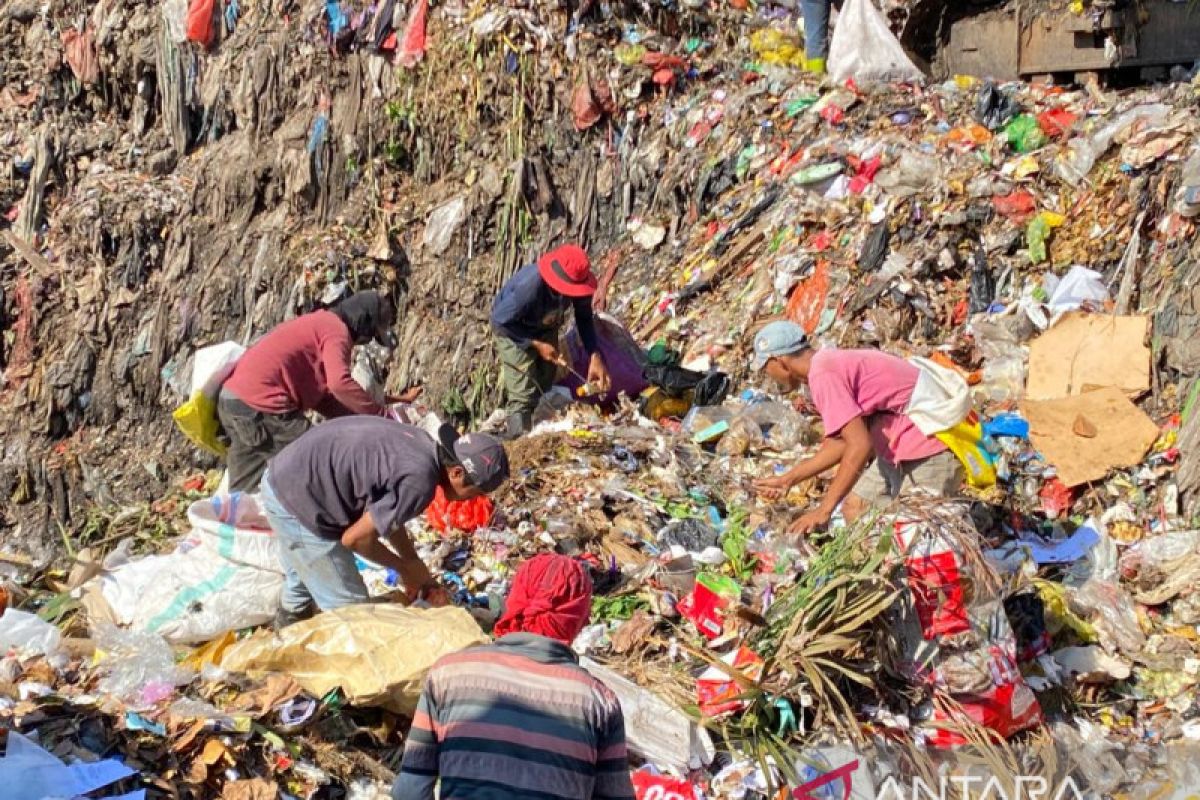 Ribuan ton limbah elektronik ancam kesehatan pemulung di Makassar