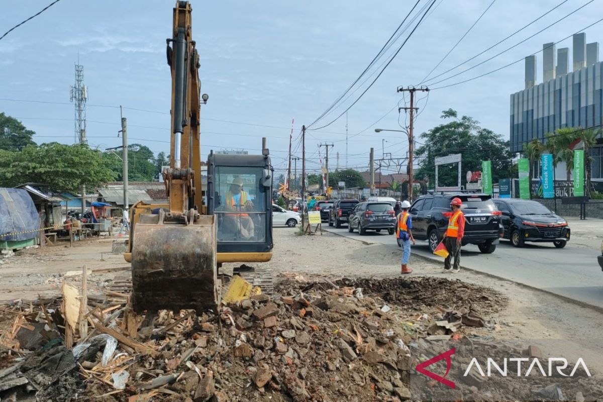 Bangun flyover, Bupati Tangerang sebut bisa atasi macet di Cisauk