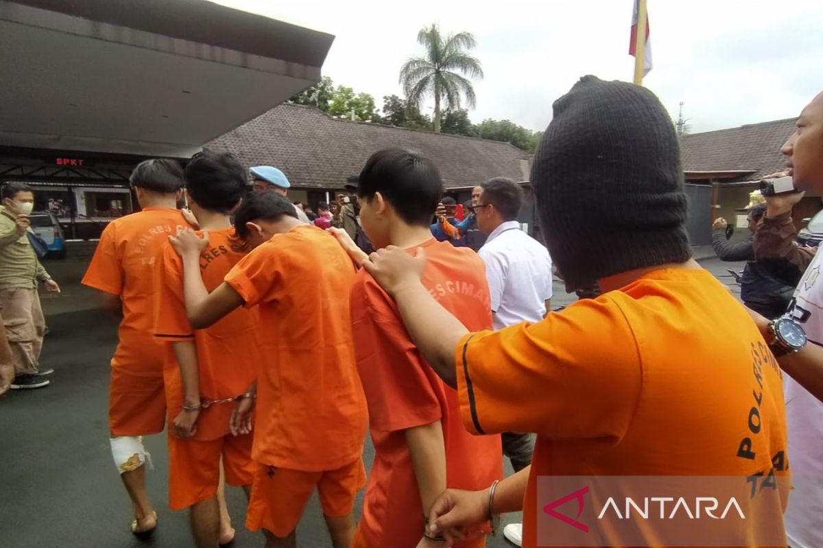 Lima anggota geng motor serang dan bacok warga di Cimahi terancam pidana 15 tahun penjara