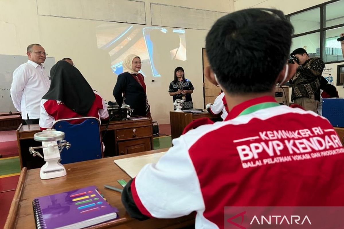 Menaker Ida Fauziyah motivasi siswa pelatihan BPVP Kota Kendari