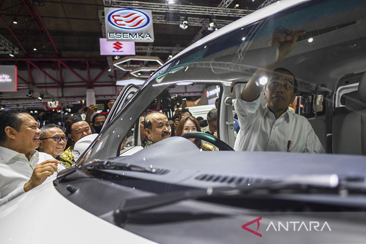 Jokowi minta industri otomotif lebih berorientasi ekspor