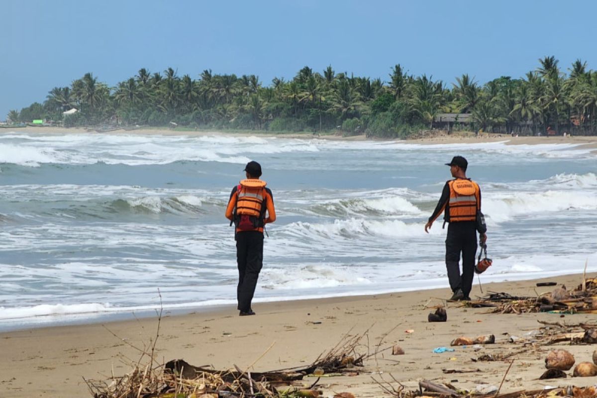 BPBD Kabupaten Lebak imbau warga waspadai gelombang tinggi di selatan Banten