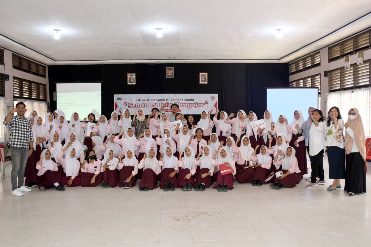 Semen Padang Mengajar di SMK Negeri 1 Dumai Diikuti Seratusan Siswa