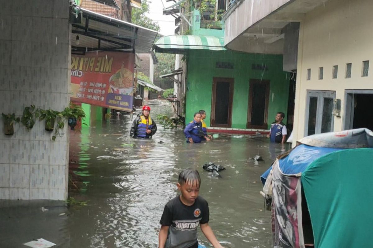 Lebih dari 10.000 jiwa terdampak banjir di Solo