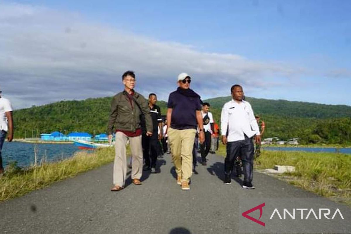 Bupati Maluku Tenggara sambangi sejumlah lokasi pembangunan RS Pratama Kei Besar