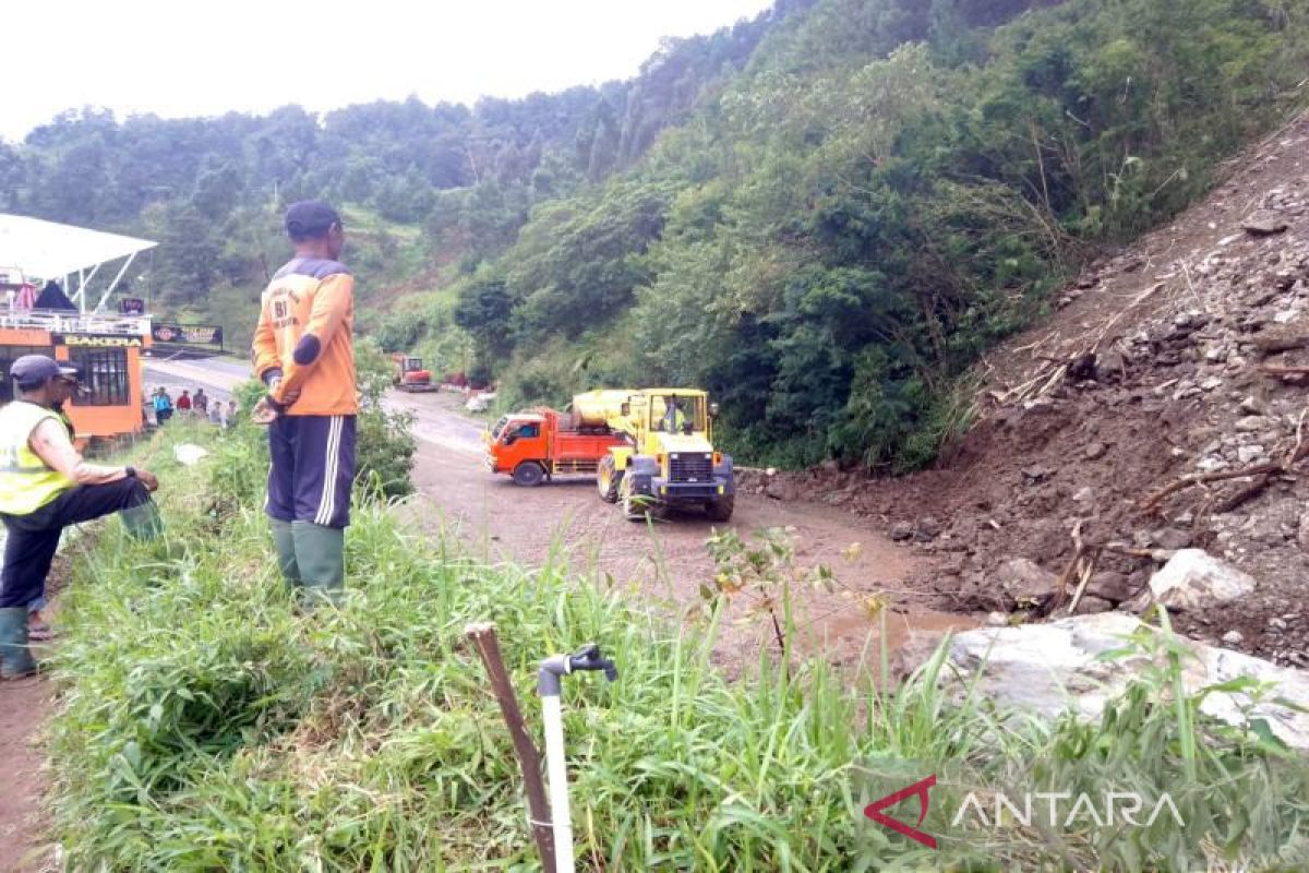 BPBD Karanganyar:Akses jalan lokasi longsor Tawangmangu masih ditutup