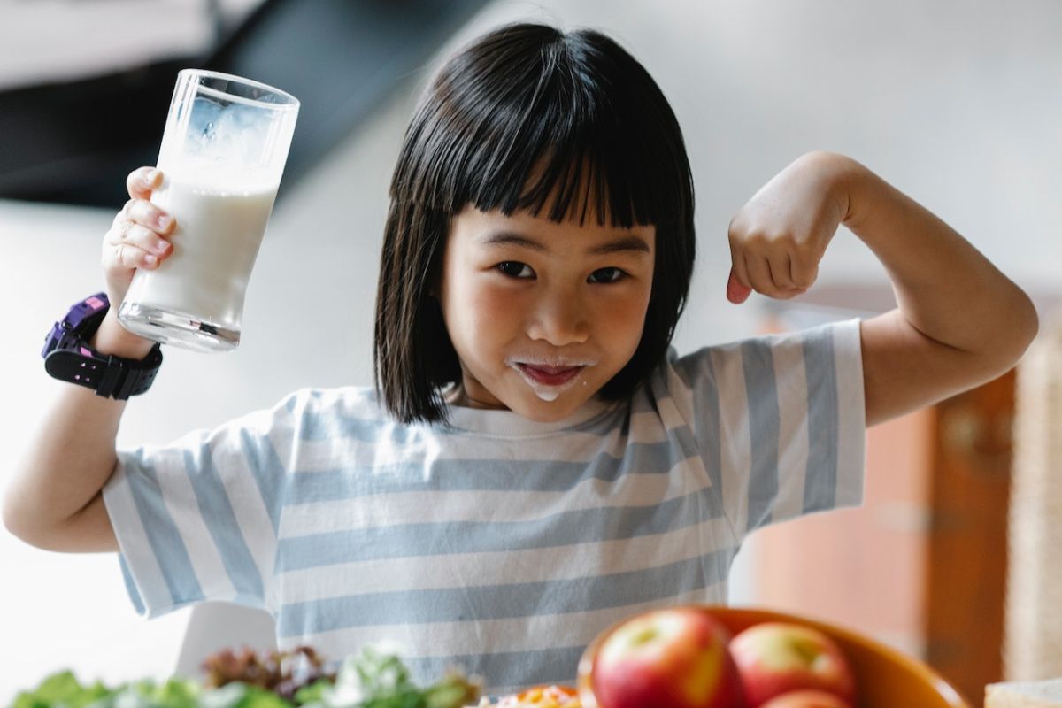 Simak manfaat susu untuk tumbuh kembang anak