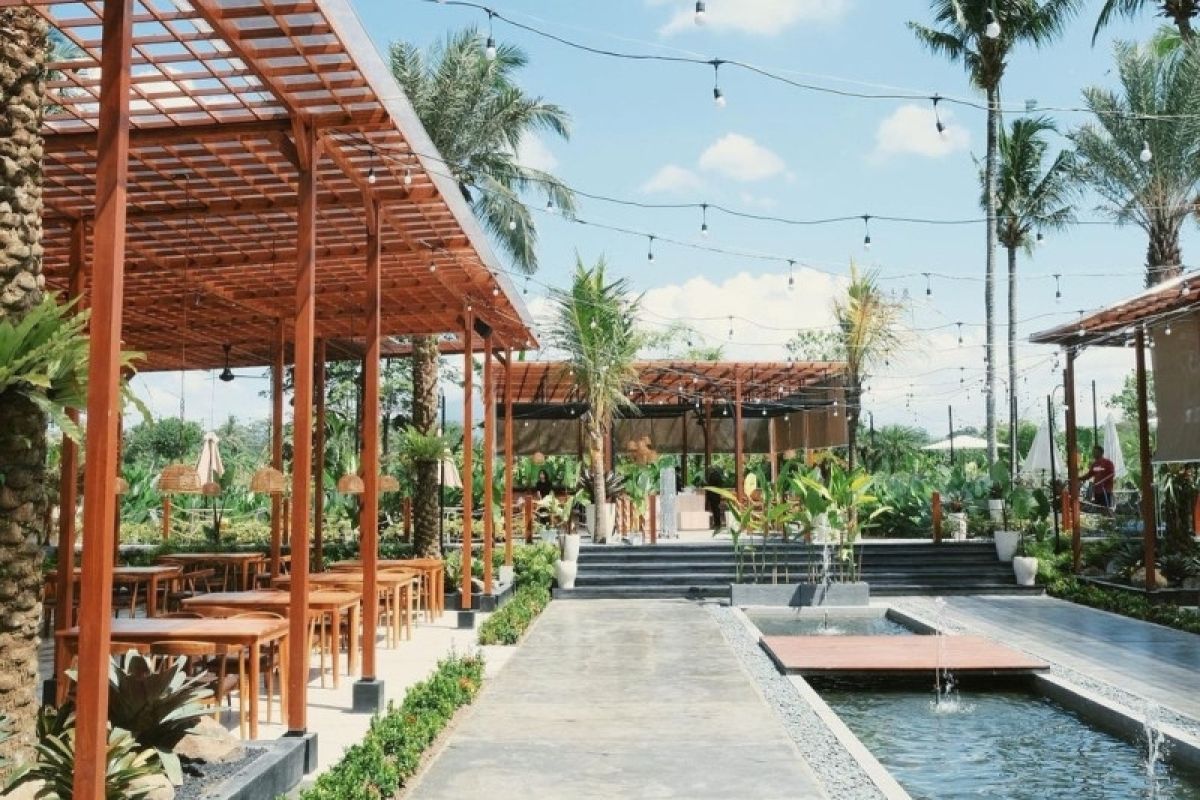 SASMAKA Dining & Cafe berkonsep al fresco tropical garden hadir di Yogyakarta