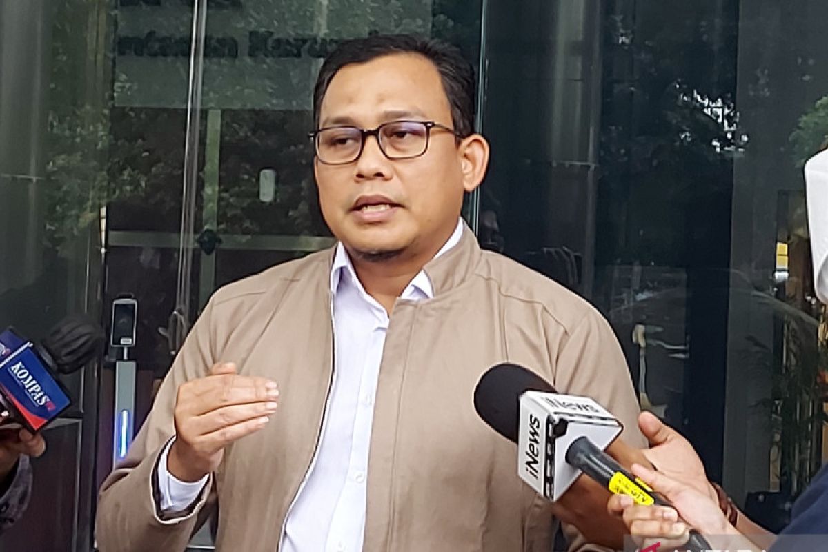 Terkait dana hibah, KPK periksa tiga anggota DPRD Jatim