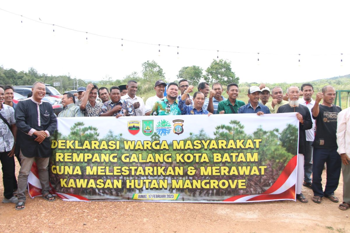 Polresta Barelang: Warga di pulau penyangga lestarikan hutan mangrove