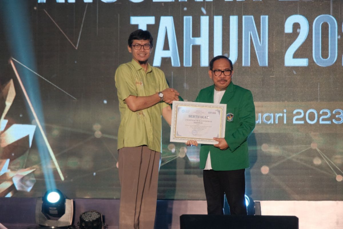 Sejumlah kampus terima penghargaan LLDIKTI Award