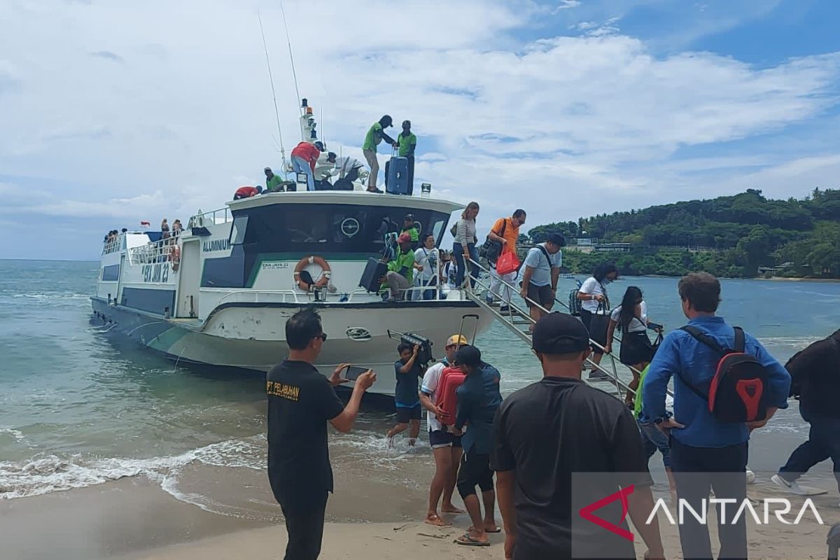 Puluhan biro perjalanan dari Bali membahas bisnis pariwisata di Lombok