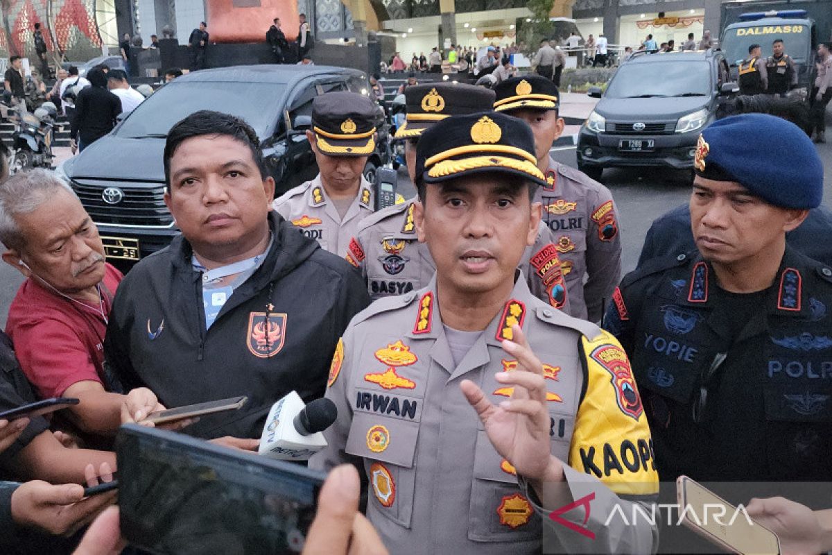 Sepak bola: Polisi tembakkan gas air mata untuk bubarkan pendukung PSIS Semarang