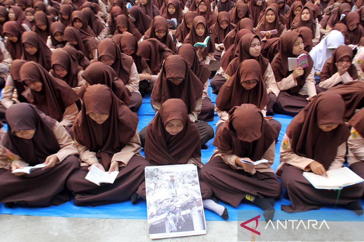 FOTO - Murid sekolah menggalang dana untuk korban gempa Turki