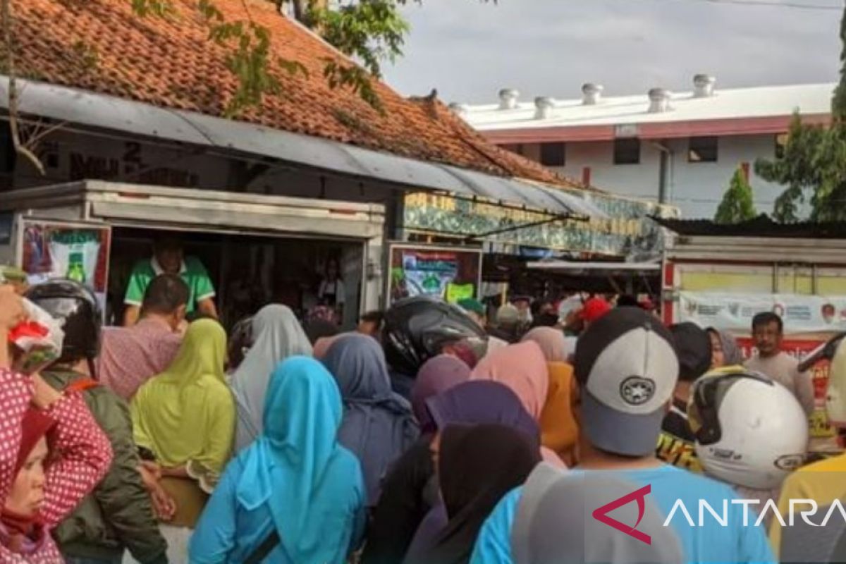 Pemkab kerja sama dengan tiga perusahaan gelar pasar murah di Pamekasan