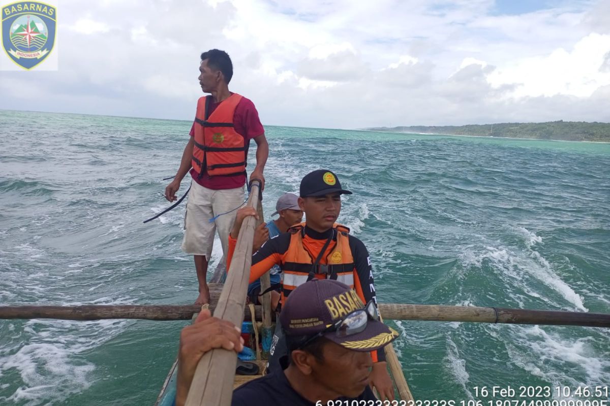 Sudah tiga hari wisatawan hilang akibat terseret ombak di Anyer, begini upaya Tim SAR