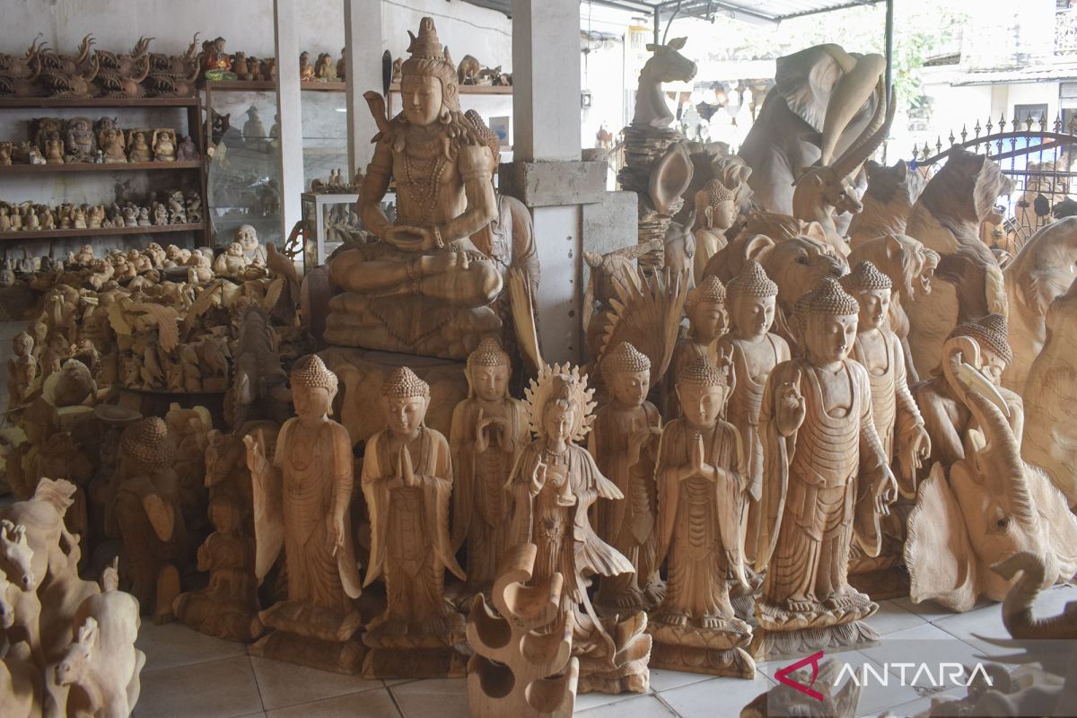 Kerajinan ukiran patung asal Gianyar Bali merambah pasar benua Eropa