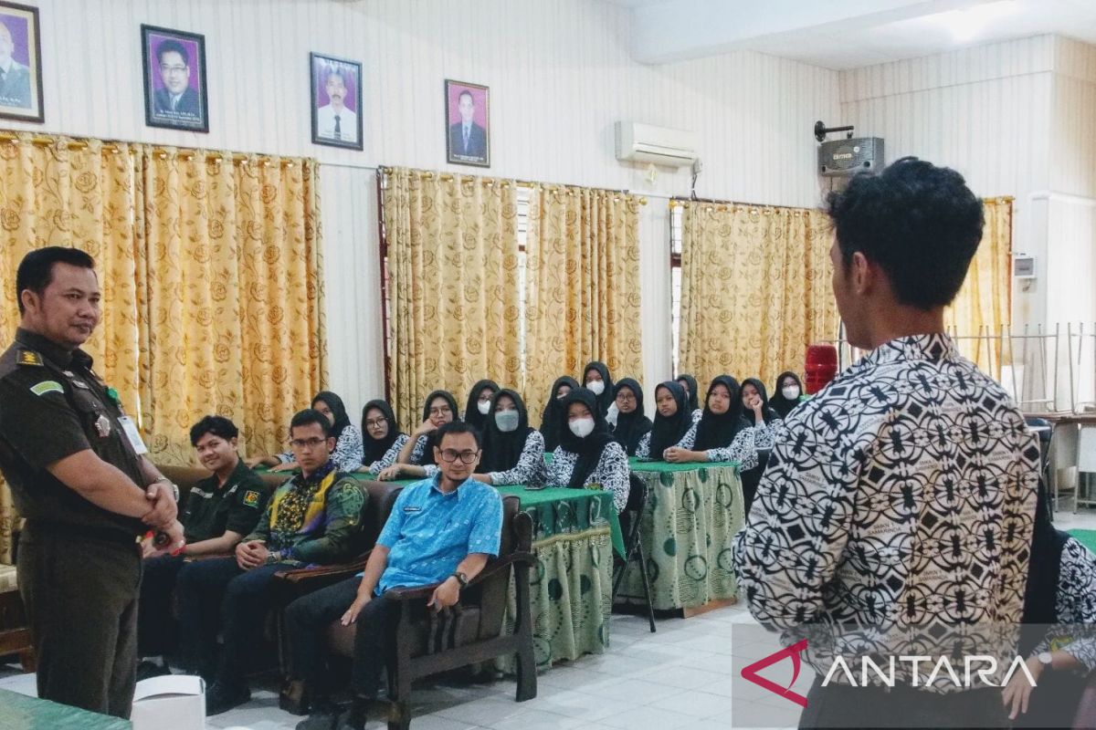 Kejati Kaltim tanamkan pemahaman hukum melalui JMS di SMKN 1 Samarinda