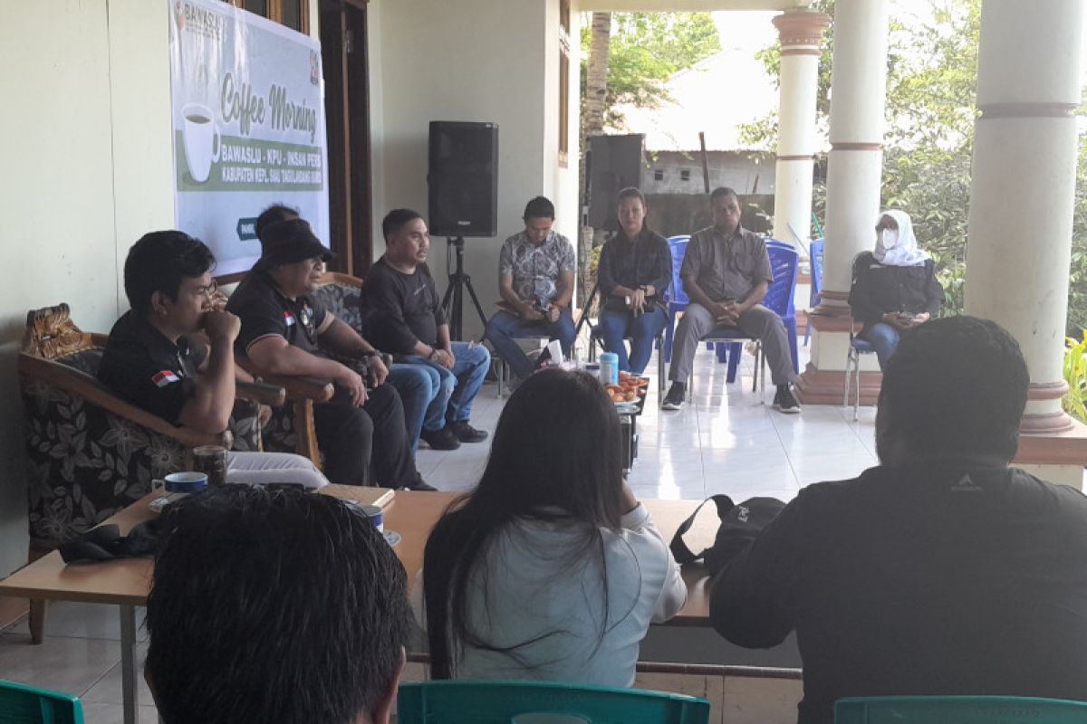 Bawaslu-KPU Sitaro 'coffee morning' dengan insan Pers