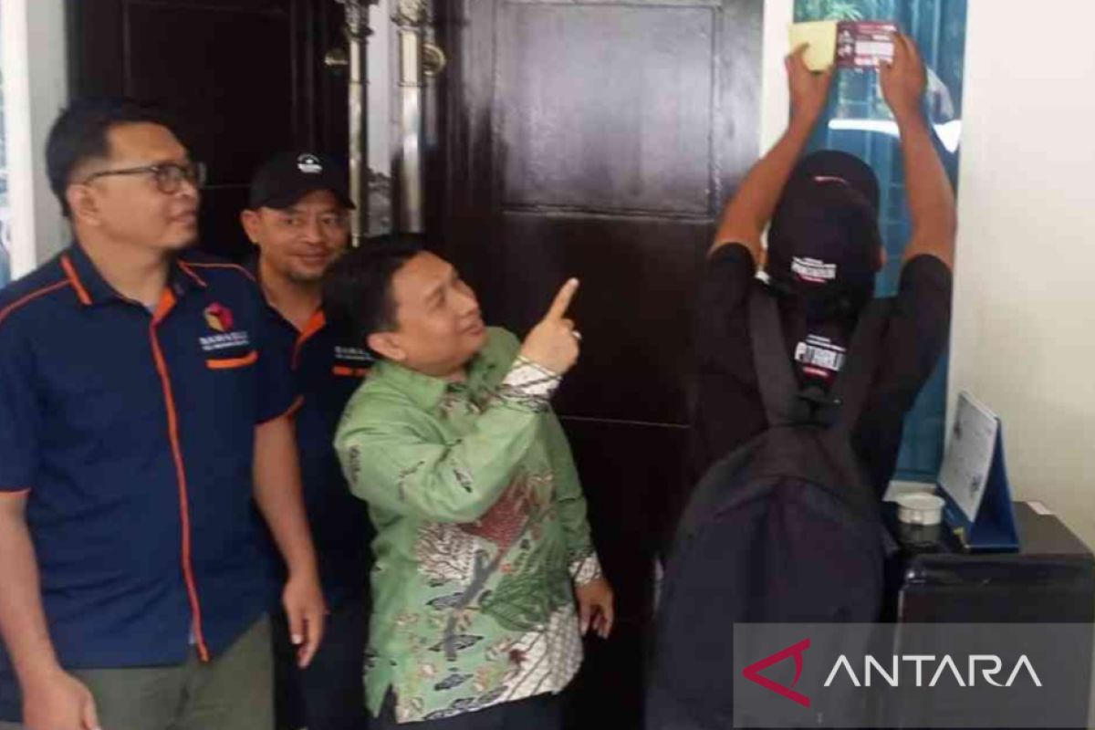 KPU Bekasi kunjungi rumah Ketua DPRD pantau coklit