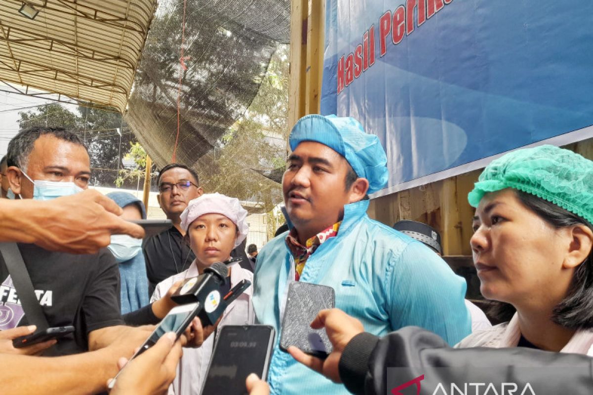 100 mahasiswa kurang mampu di Bintan terima beasiswa