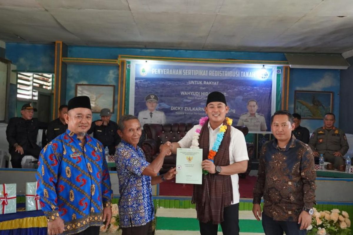 Pemerintah berikan 1.274 sertifikat tanah gratis di empat desa wilayah Hulu Gurung