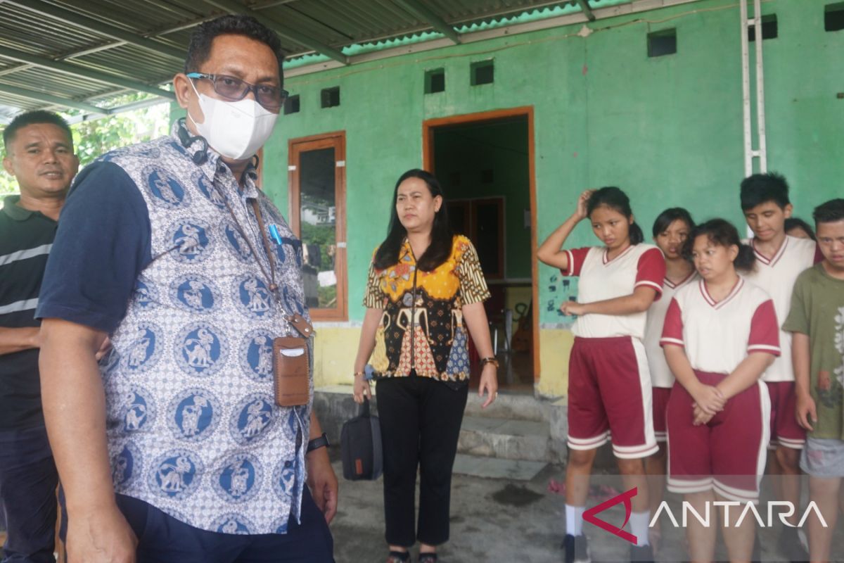 Bandara Sam Ratulangi Manado berikan bantuan kepada penyandang disabilitas