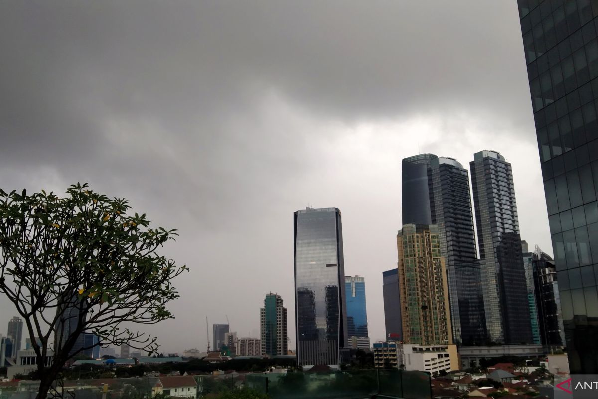 Cuaca Jakarta diperkirakan sebagian hujan ringan