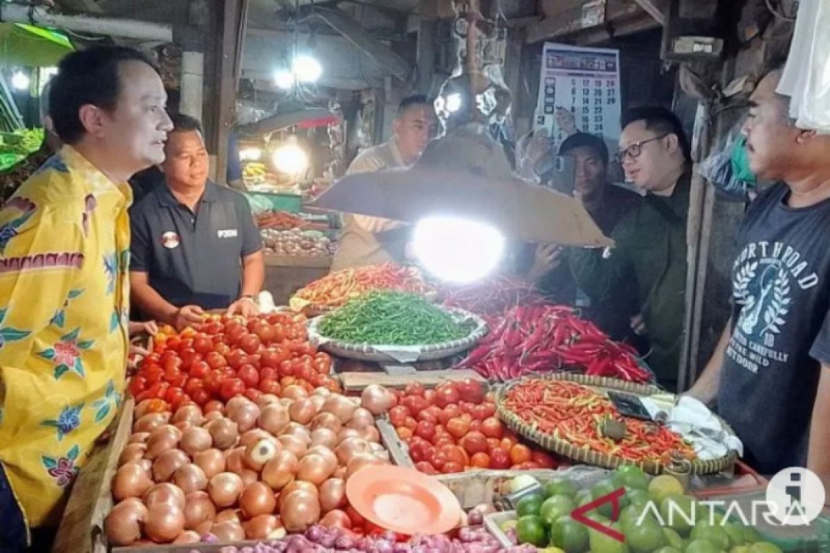 Wamendag tinjau bahan kebutuhan pokok di Pasar Segiri Samarinda