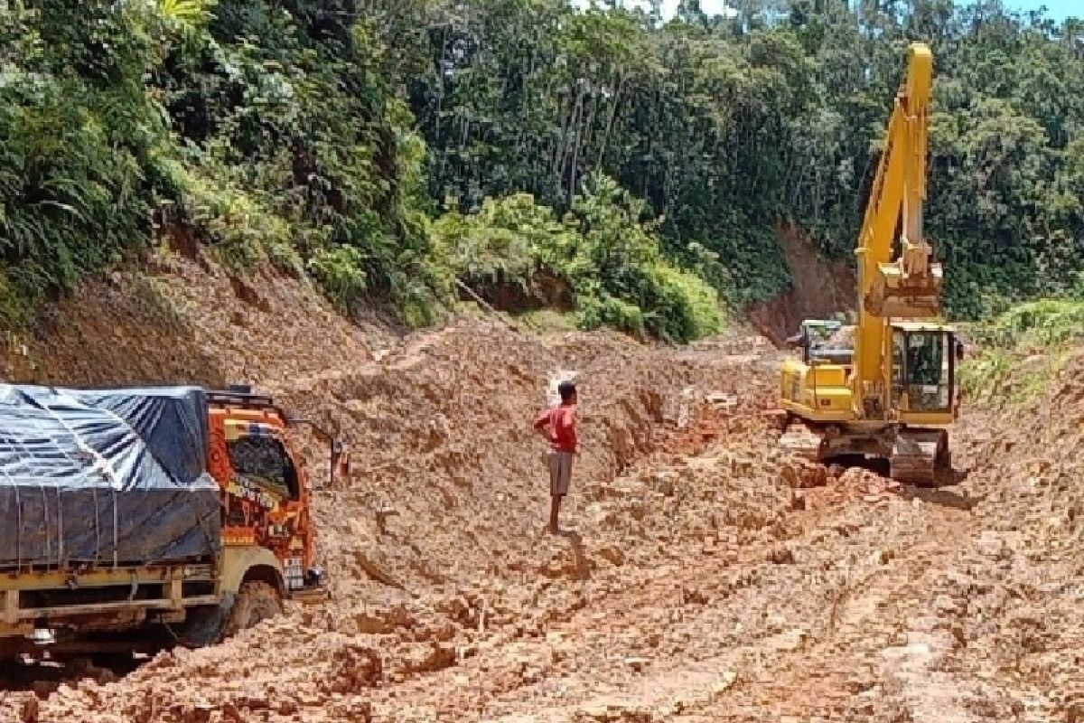 150 Kendaraan terjebak jalan Trans Papua ruas Jayapura-Wamena