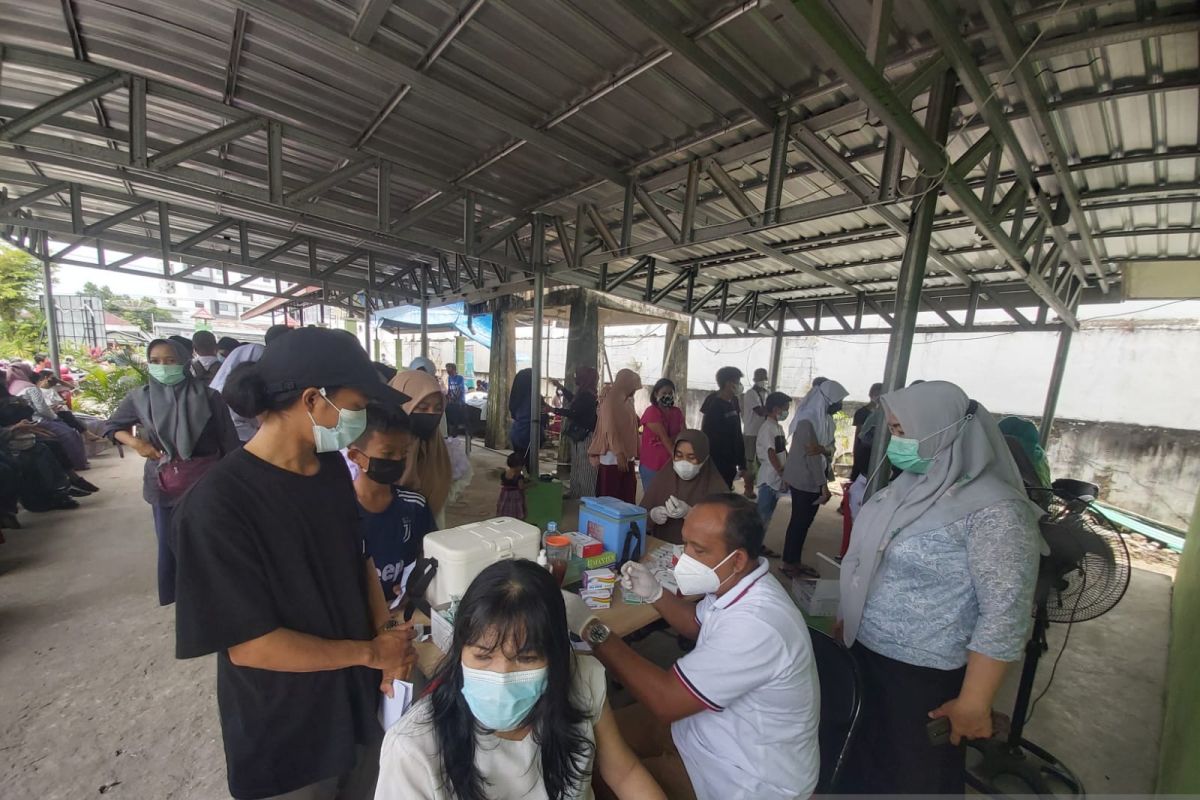 1.173 warga di Belitung terima vaksin dosis keempat