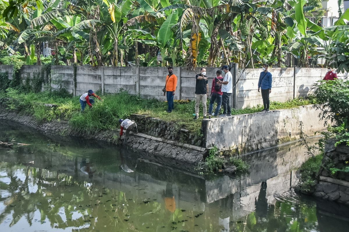 Pengerjaan proyek drainase avur Wonorejo dilakukan bertahap