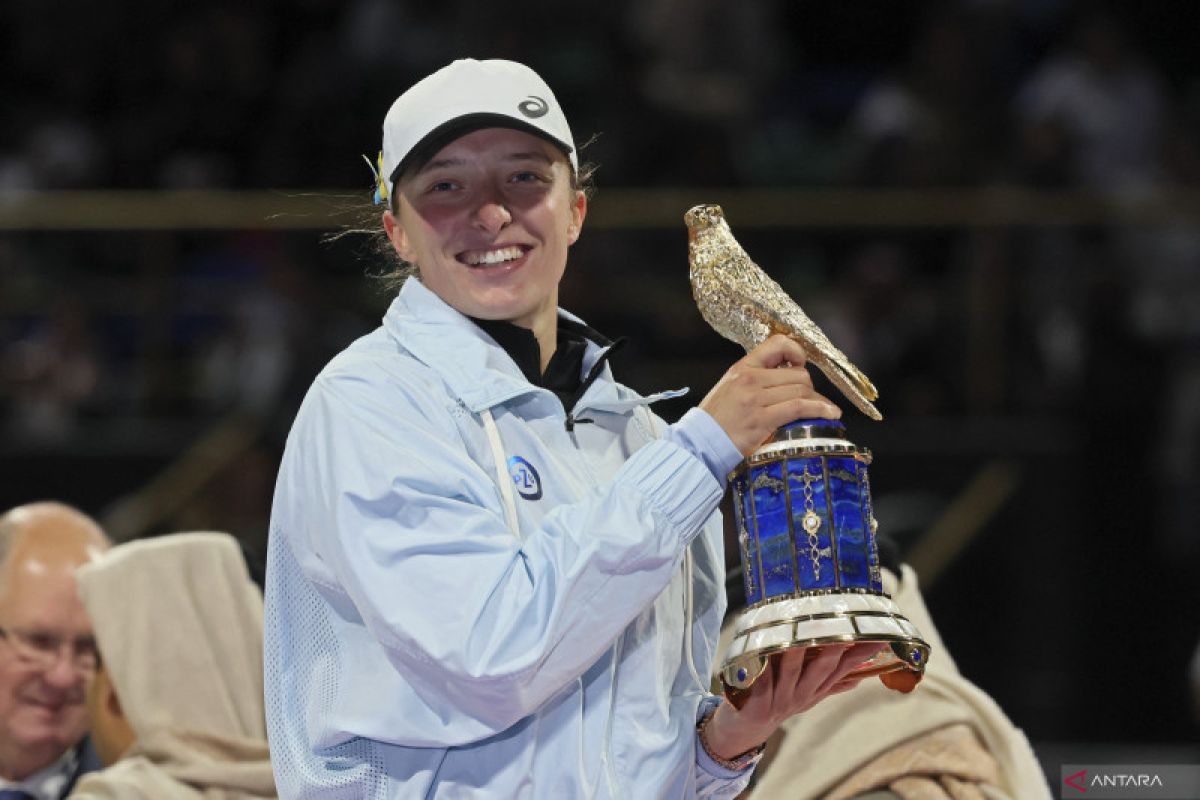 Petenis Swiatek kalahkan Rybakina untuk gelar Qatar Open