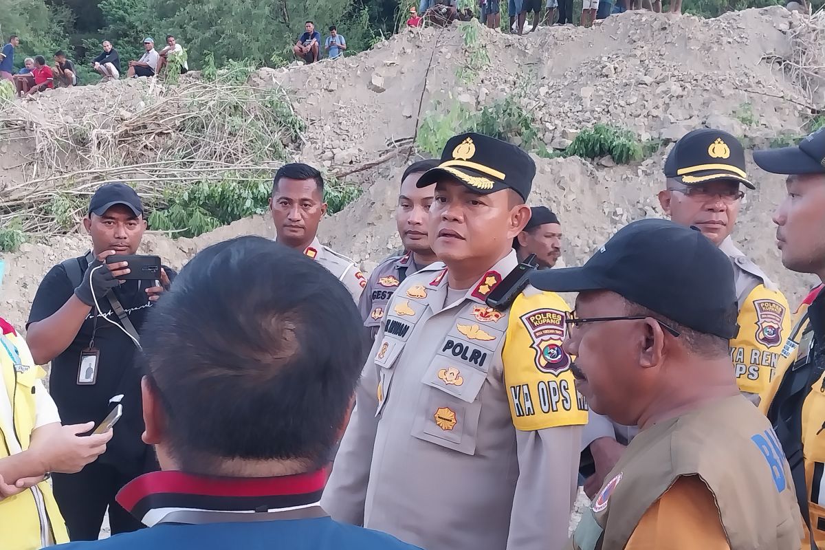 Polres Kupang siagakan anggota cegah pungli di lokasi longsor