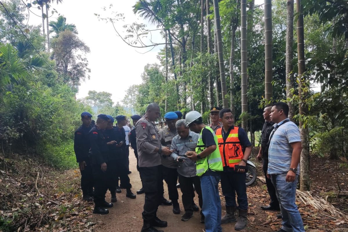 Evakuasi penumpang helikopter jatuh di Kerinci terkendala hujan