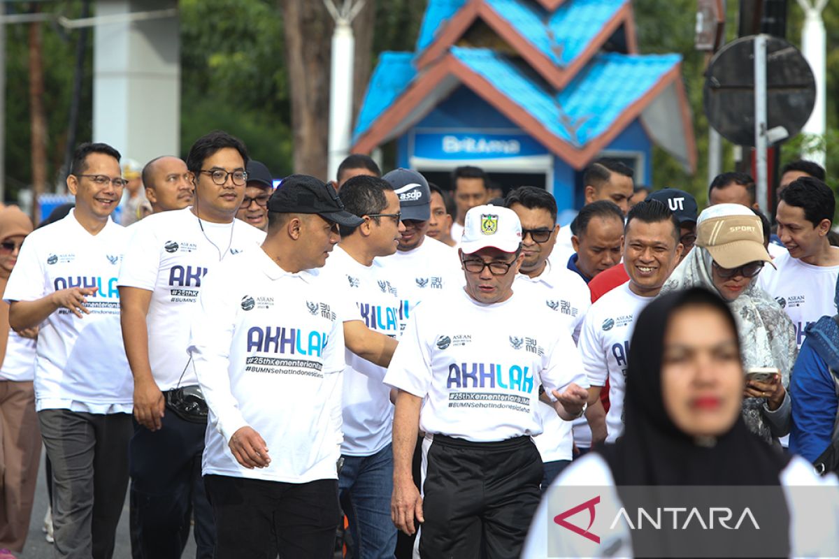 FOTO - Jalan Sehat 25 Tahun Kementerian BUMN di Banda Aceh