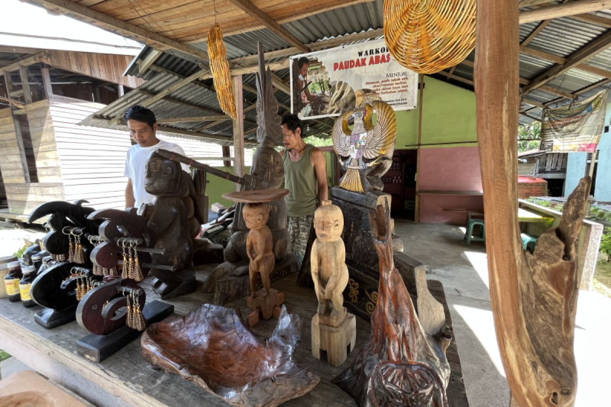 Kerajinan lokal di trans Kalimantan