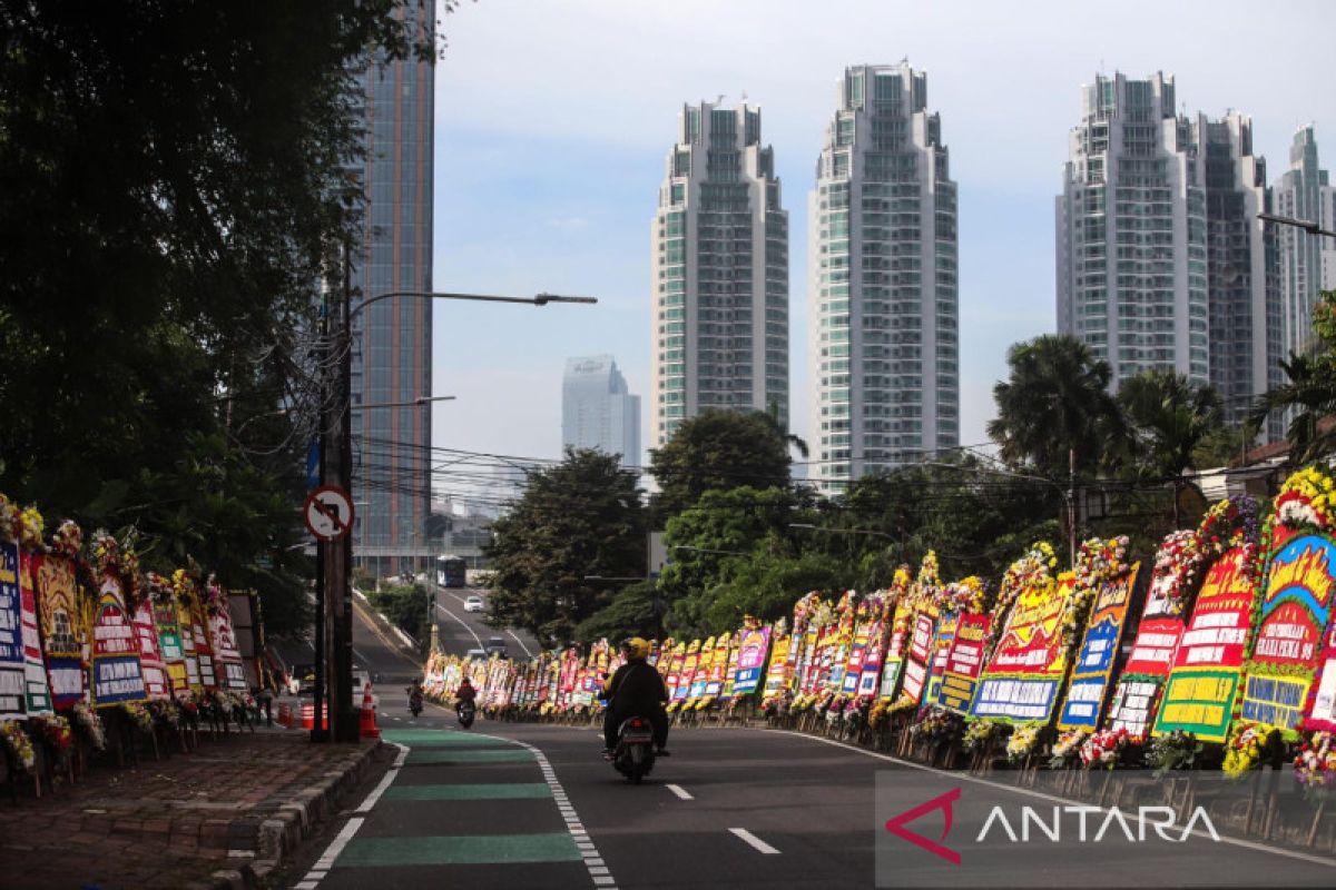 Adian: Ribuan karangan bunga untuk penghormatan aktivis 98