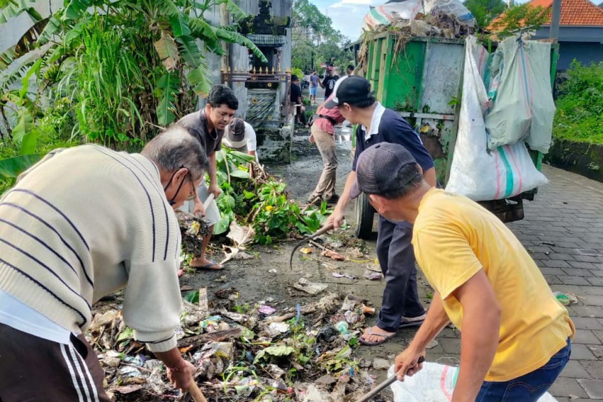 Seluruh desa di Denpasar serentak aksi kebersihan sambut HUT