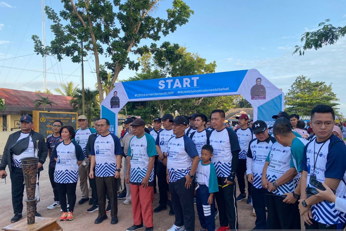 Ribuan peserta meriahkan jalan sehat HUT BUMN ke 25 di Bangka Tengah